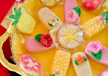 Laua themed birthday cakesicles