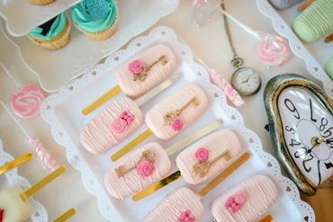 Alice in Wonderland theme cakesicles