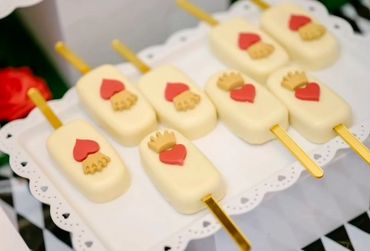 Alice in Wonderland cakesicles