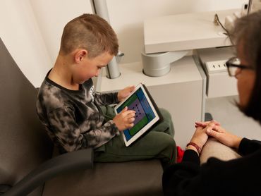 Child  under going early vision screening for visual processing disorder with Viscat.