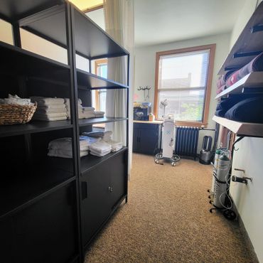 Shortwave Diathermy, Therapy Suite entrance medical clinic design