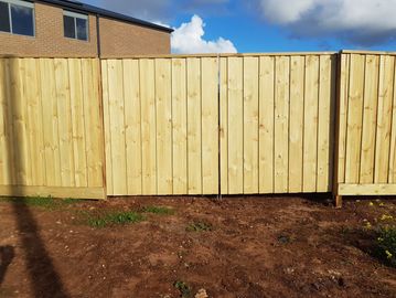Standard Capped Timber Fence and Double Gates