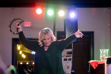 Guest dancing at the 2025 Dueling Pianos fundraiser
