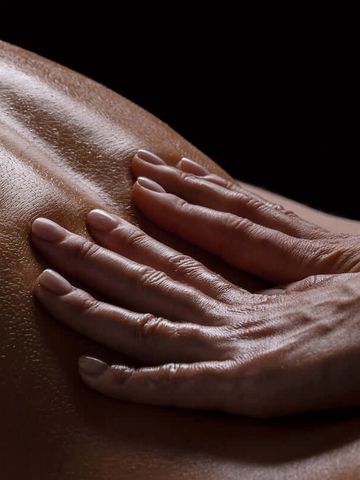 Mlle Gatsby, Courtisane & Chamane Indépendante à Québec. Service impeccable & haut de gamme.