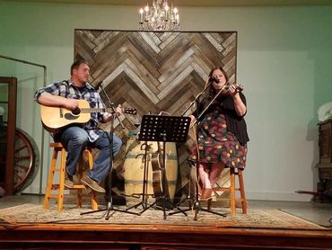 Andy and Emily play at Sno Road winery