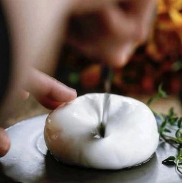 Queso de bufala
Auténtico queso italiano
Deliciosa mozzarella
Quesos gourmet en Panamá
Sabor auténtico italiano
Quesos artesanales
Queso cremoso y suave
Queso fresco de bufala
Mozzarella de calidad
Quesos italianos importados
Buffalo mozzarella
Producto italiano en Panamá
Queso italiano premium
Tradición quesera italiana