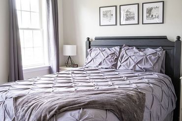 2nd Bedroom with Queen Bed- shares hall bath