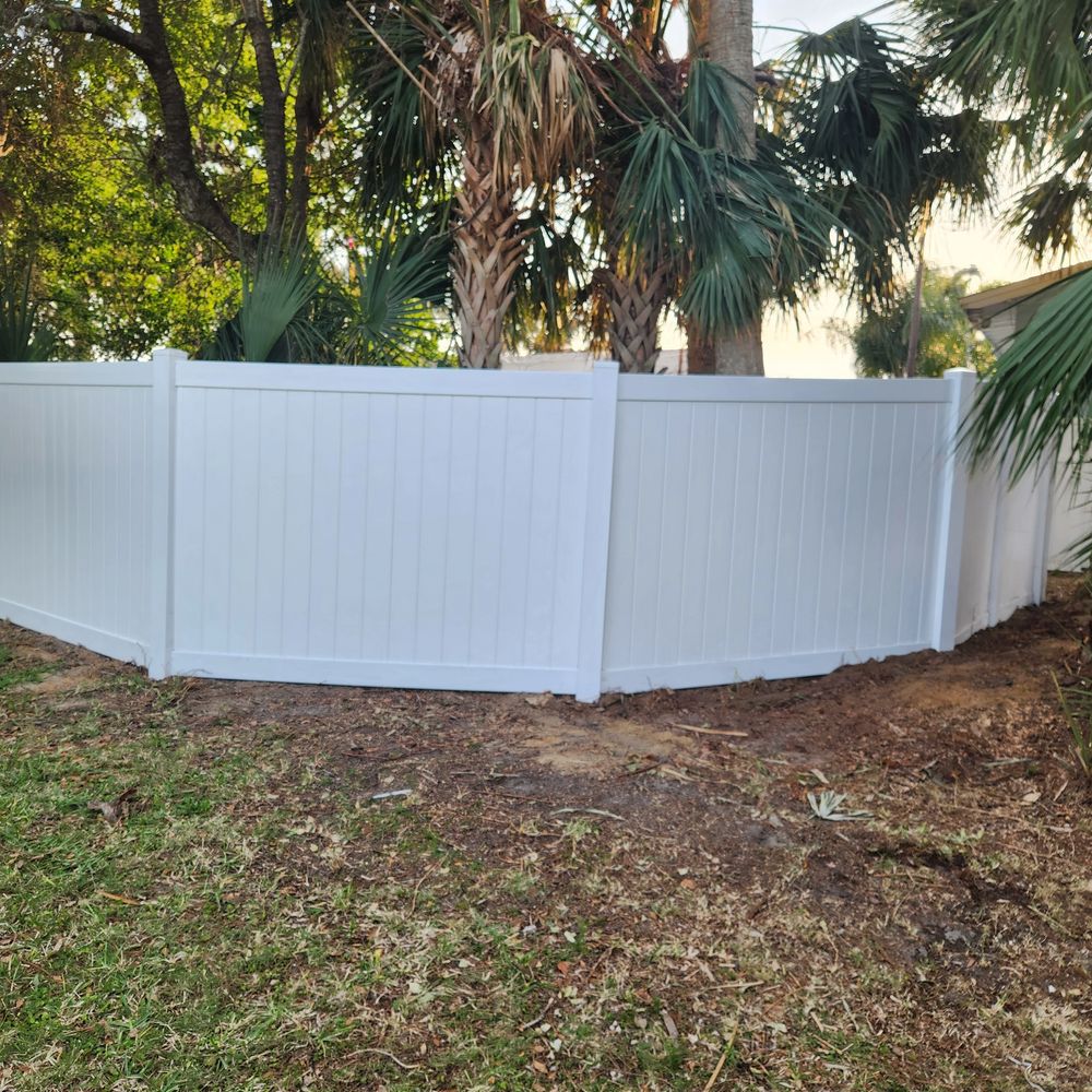6' high white vinyl privicy fence