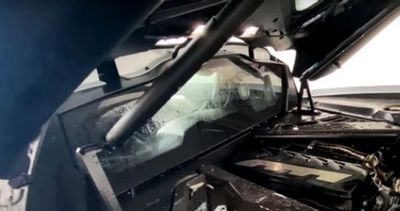 High-performance car hood vent featuring honeycomb grill structure