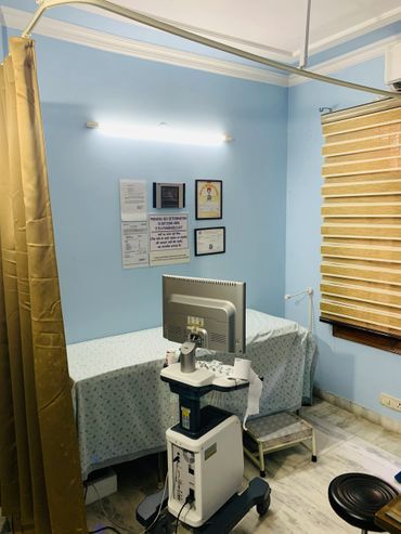 Picture of Dr Pallavi Pasricha's OPD clinic - Patient exam room and Ultrasound Machine