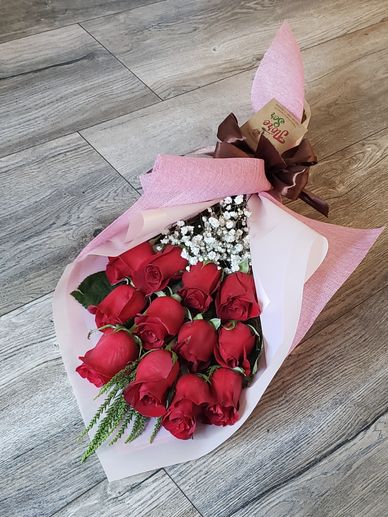 Ramo de 12 Rosas Ecuatorianas.