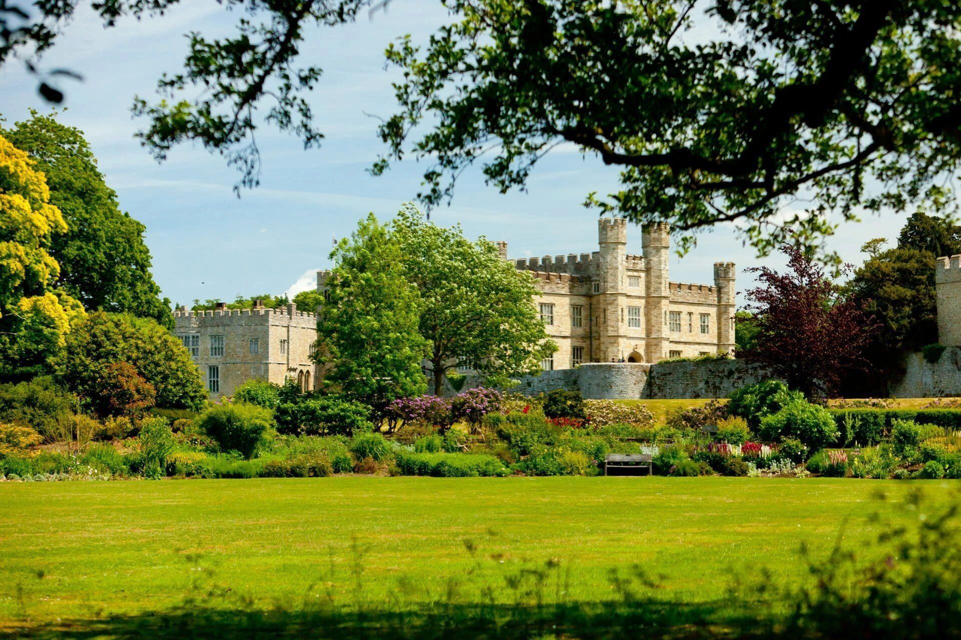 DE Chauffeur Services, City to City transfer, Long distance journey, Heathrow Airport transfer.