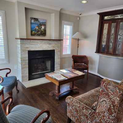 Picture of the waiting room at Hunsaker Dental