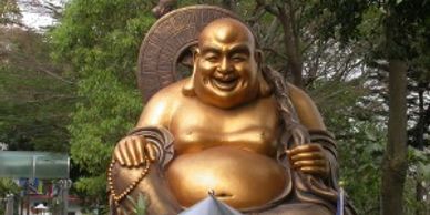 A statue of a golden Buddha