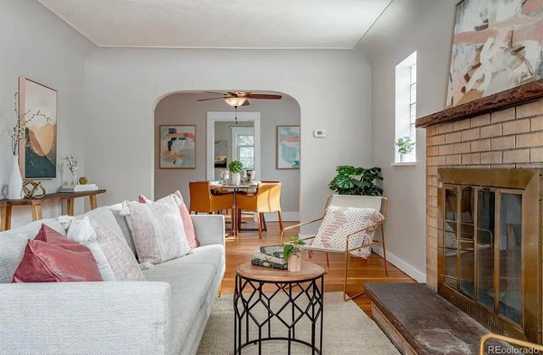 Home Staging
Living Room
Dining Room
Interior Design