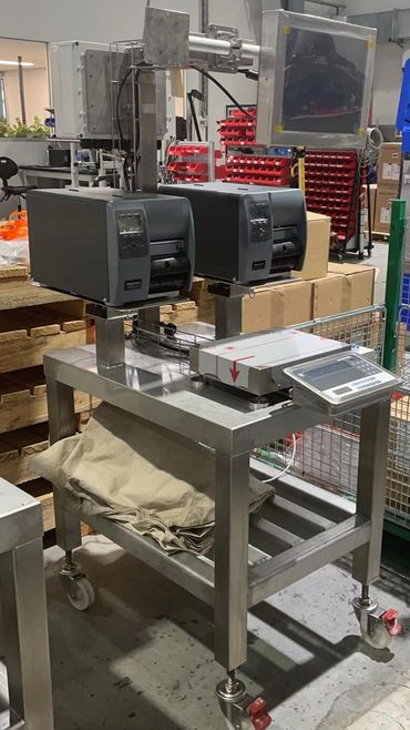 Mobile weighing station sitting on a stainless steel trolley with printer pivotable mechanism for la