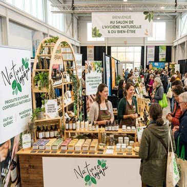 Salon de l'hygiène naturelle et du bien-être avec stands et visiteurs.