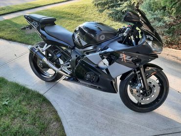 Completed rebuilt 2001 Yamaha R6 with custom graphics