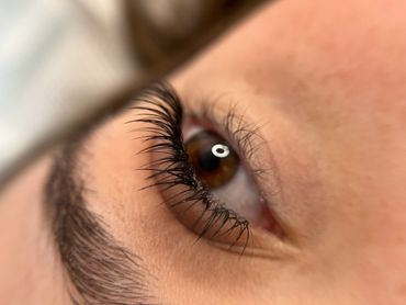 Eyelash Extensions Burlington, Ontario
Classic to Mega Volume lashes