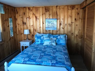 Front bedroom…let the waves lull you to sleep….wake up with the sun rise…full size bed