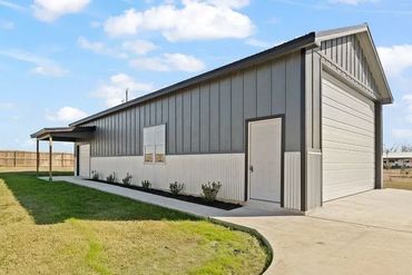 24x52 garage 14' garage door Walk thru door Side porch with small garage door
Lots of windows metal