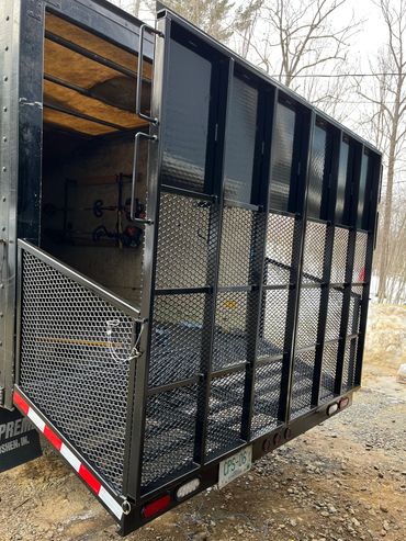 Lawn mowing truck ramps