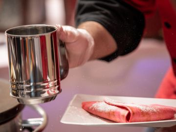 French sweet crepe with raspberries & Nutella.