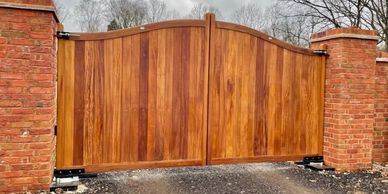 Timber curved top gates