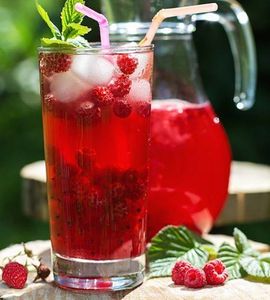 Enjoy the refreshing fragrance of this sweet raspberry scented candle