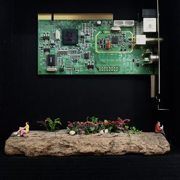 TITLE: #whatsapp
SERIES: “ESCENARIOS”
2018
MIXED MEDIA
8’ X 8’ X 2.5’