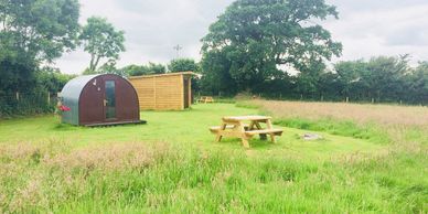 Little barn eco pod, covered kitchen area and picnic bench