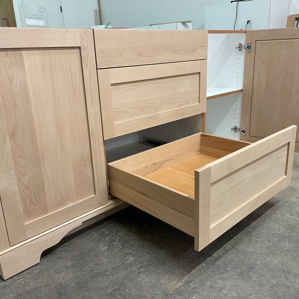 dovetail wood drawers with undermount slides and soft close hinges
