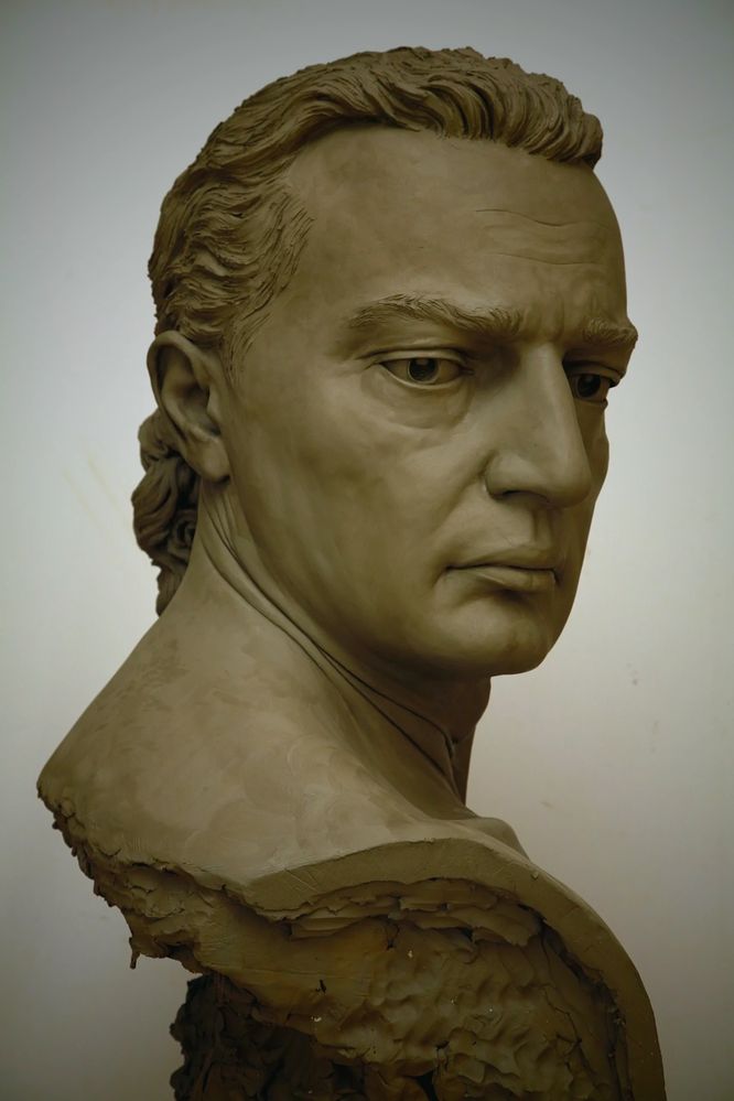 Marcello Giorgi sculptor, sculpture in clay, clay bust, clay portrait