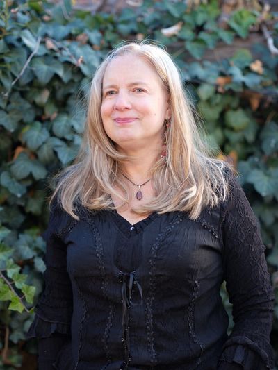 About Danelle Becklund, CH, CI