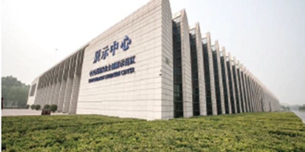 Zhangguangcai Exhibition  
Built in 2011, used vacuum glazing combined with insulation 
VIG