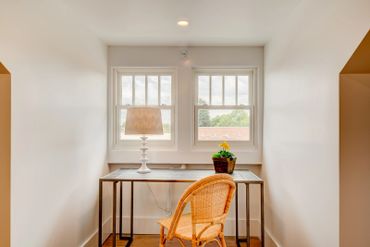 Penthouse mountain views in all directions. Boutique Kalispell lodging. Hotel, Vacation rental