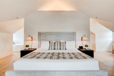 Flathead Valley boutique hotel vacation rental. Downton Kalispell. Hotel, Wedding party, Honeymoon