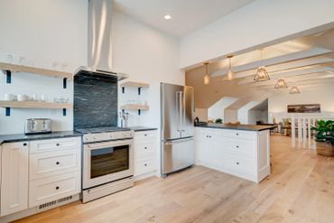 Penthouse mountain views in all directions. Boutique Kalispell lodging. With full kitchen