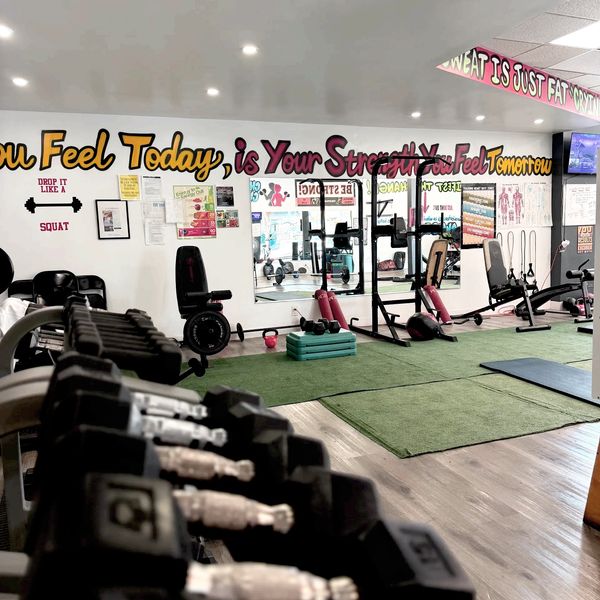 Personal Training and HIIT class workouts at Universal Fitness in Long Beach.