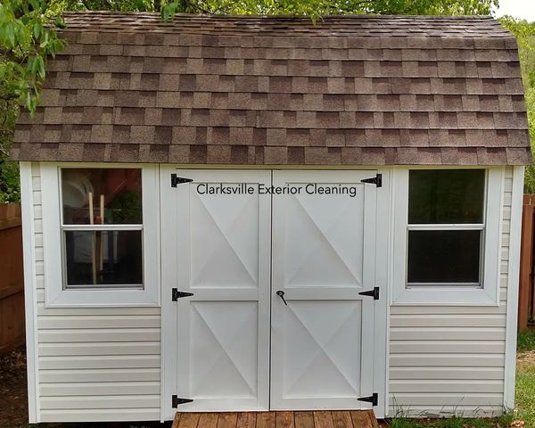 After professional roof and vinyl siding cleaning in Clarksville, TN, showing restored appearance