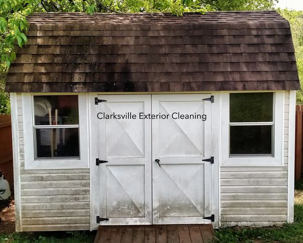 Utility shed with dirty roof & vinyl siding before professional pressure washing in Clarksville, TN
