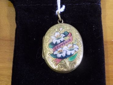 9ct gold Victorian locket 
