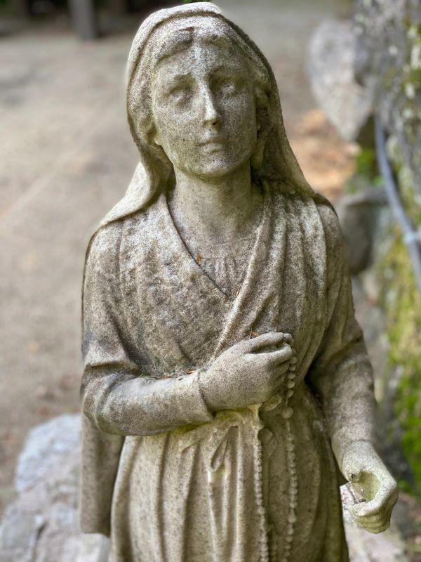 statue of Mary praying