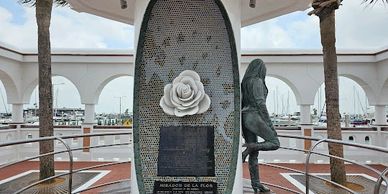 Selena Memorial Statue!