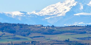 une vue imprenable au gite proche de carcassonne sur les montagne des pyrénées