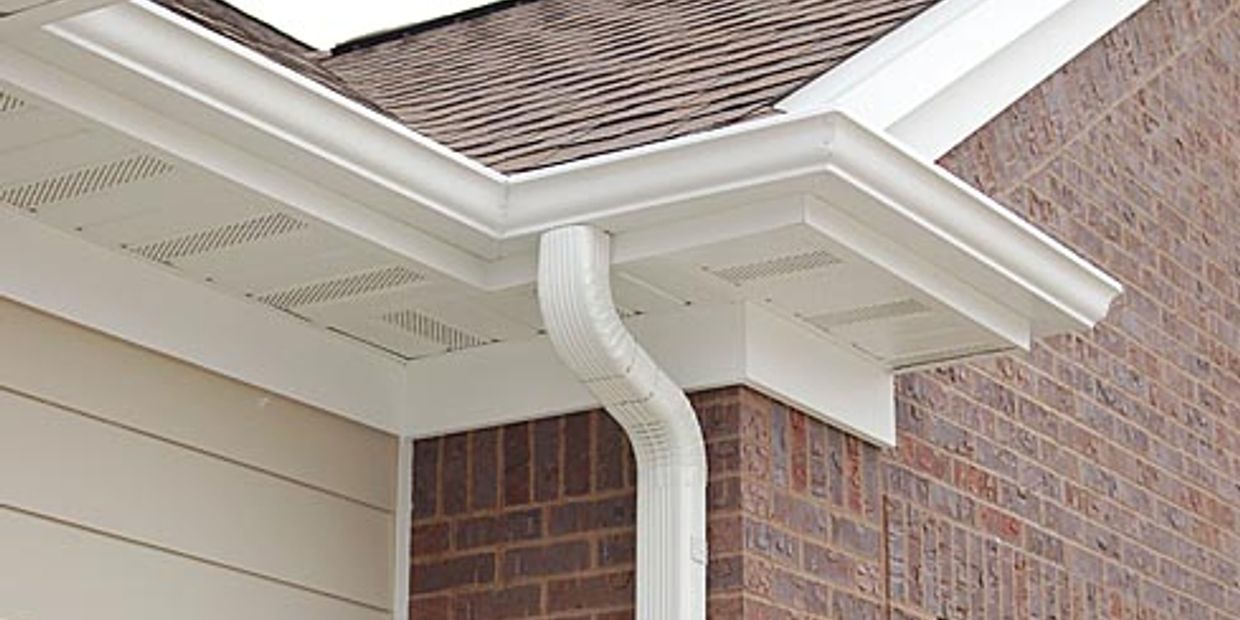 Residential and commercial size seamless aluminum guttering