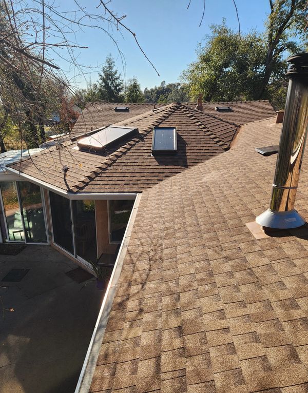 Shakewood GAF Bullnose Ridge Cap on a hip roof transition in Turlock, CA.