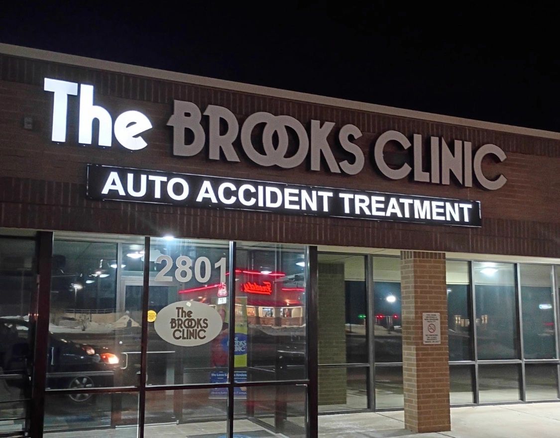 The Brooks Clinic offering auto accident treatment at night.
