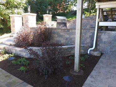 Retaining wall, pavers and outdoor kitchen
