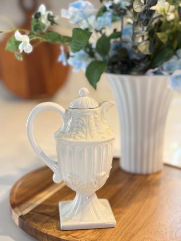 Unmarked Lennox Butlers Pantry Lidded Cruet
Measures 6-3/4” tall.